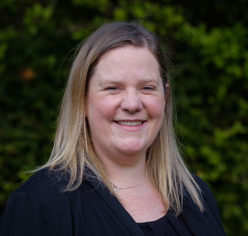 Headshot of Katherine Robertson